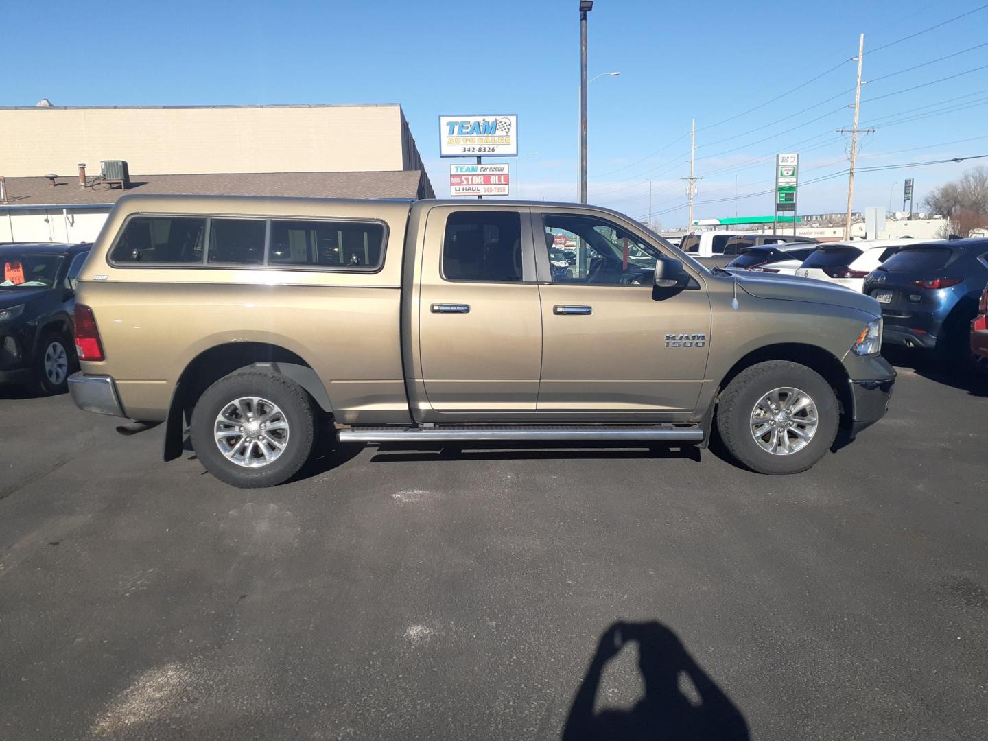 2013 RAM 1500 SLT Quad Cab 4WD (1C6RR7GG9DS) with an 3.6L V6 DOHC 24V FFV engine, 6-Speed Automatic transmission, located at 2015 Cambell Street, Rapid City, SD, 57701, (605) 342-8326, 44.066433, -103.191772 - CARFAX AVAILABLE - Photo#3