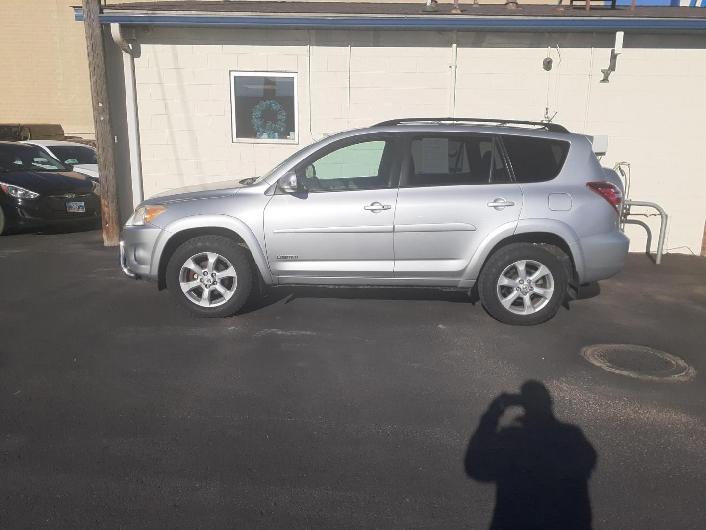 2011 Toyota RAV4 Limited V6 4WD (2T3DK4DV7BW) with an 3.5L V6 DOHC 24V engine, 5-Speed Automatic transmission, located at 2015 Cambell Street, Rapid City, SD, 57701, (605) 342-8326, 44.066433, -103.191772 - CARFAX AVAILABLE - Photo#0