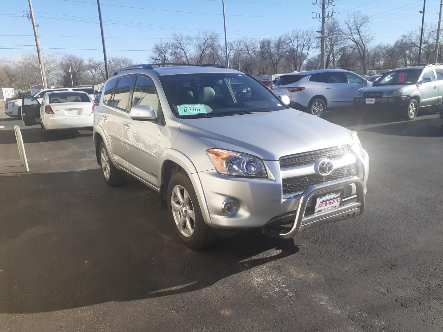 2011 Toyota RAV4 Limited V6 4WD (2T3DK4DV7BW) with an 3.5L V6 DOHC 24V engine, 5-Speed Automatic transmission, located at 2015 Cambell Street, Rapid City, SD, 57701, (605) 342-8326, 44.066433, -103.191772 - CARFAX AVAILABLE - Photo#4