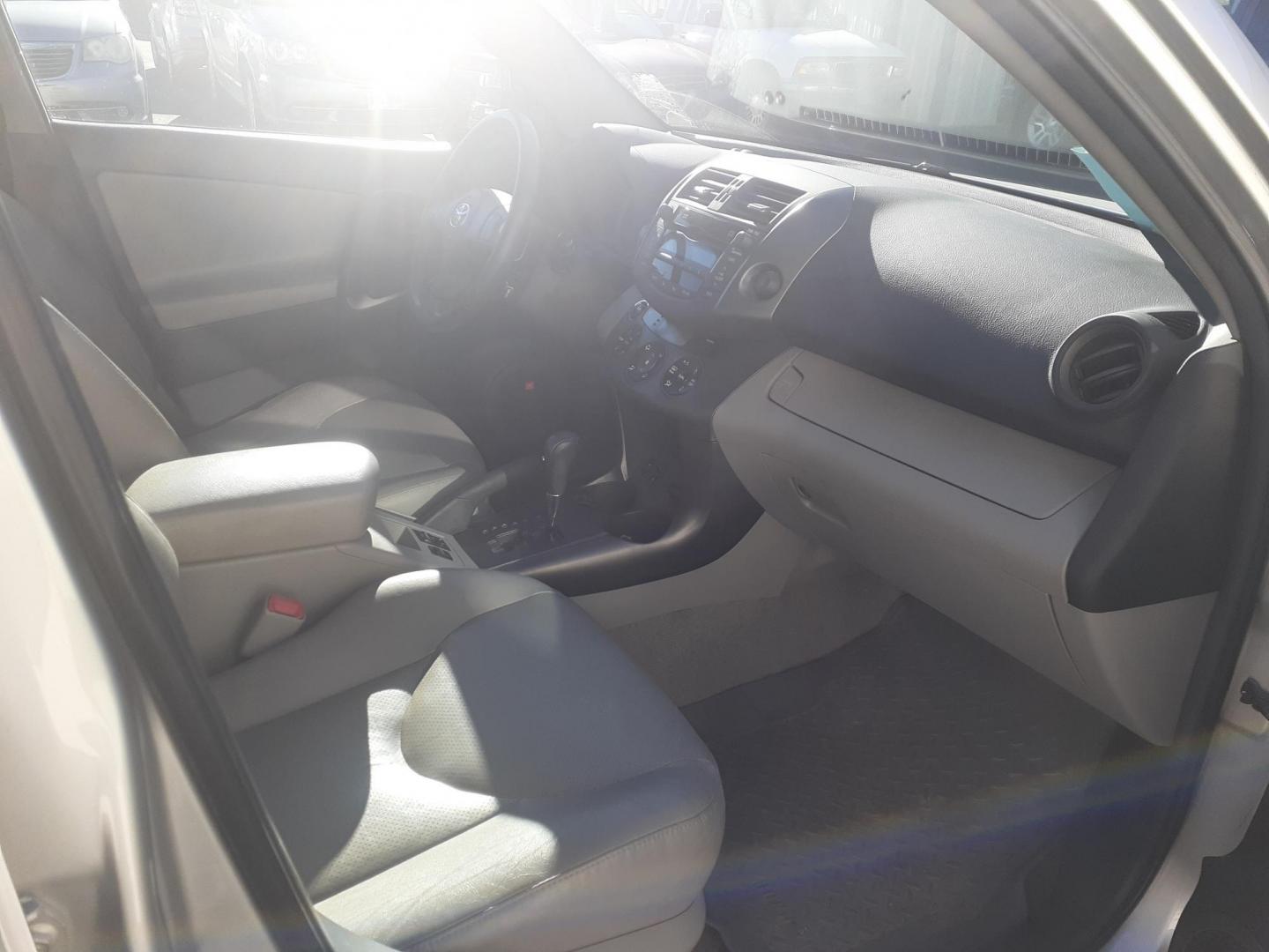 2011 Toyota RAV4 Limited V6 4WD (2T3DK4DV7BW) with an 3.5L V6 DOHC 24V engine, 5-Speed Automatic transmission, located at 2015 Cambell Street, Rapid City, SD, 57701, (605) 342-8326, 44.066433, -103.191772 - CARFAX AVAILABLE - Photo#5