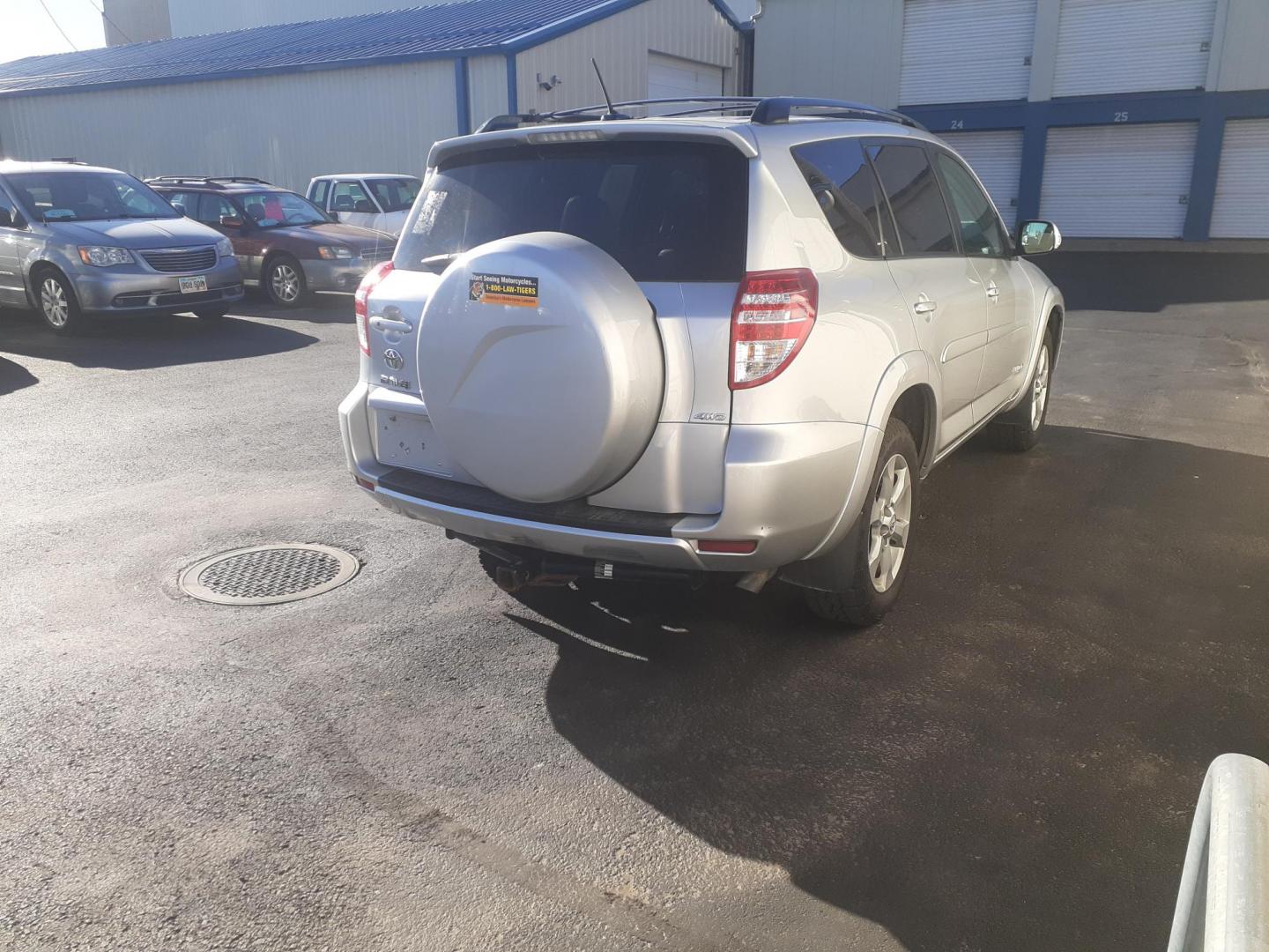 2011 Toyota RAV4 Limited V6 4WD (2T3DK4DV7BW) with an 3.5L V6 DOHC 24V engine, 5-Speed Automatic transmission, located at 2015 Cambell Street, Rapid City, SD, 57701, (605) 342-8326, 44.066433, -103.191772 - CARFAX AVAILABLE - Photo#3