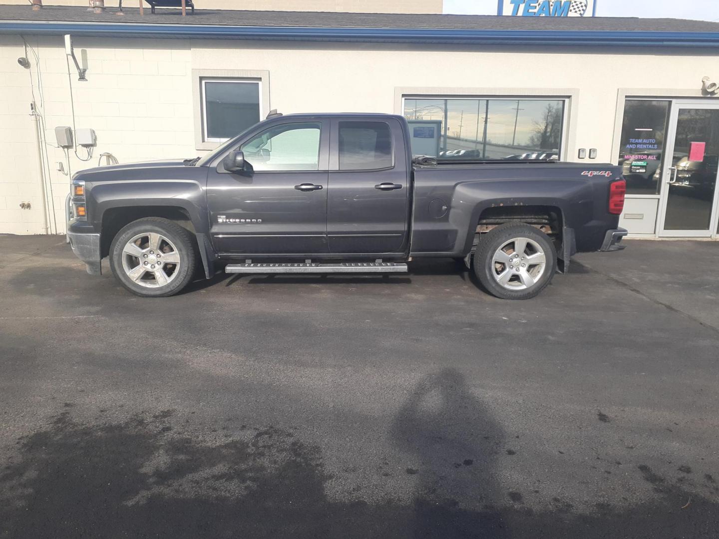 2015 Chevrolet Silverado 1500 LT Double Cab 4WD (1GCVKREC5FZ) with an 5.3L V8 OHV 16V engine, 6-Speed Automatic transmission, located at 2015 Cambell Street, Rapid City, SD, 57701, (605) 342-8326, 44.066433, -103.191772 - CARFAX AVAILABLE - Photo#0