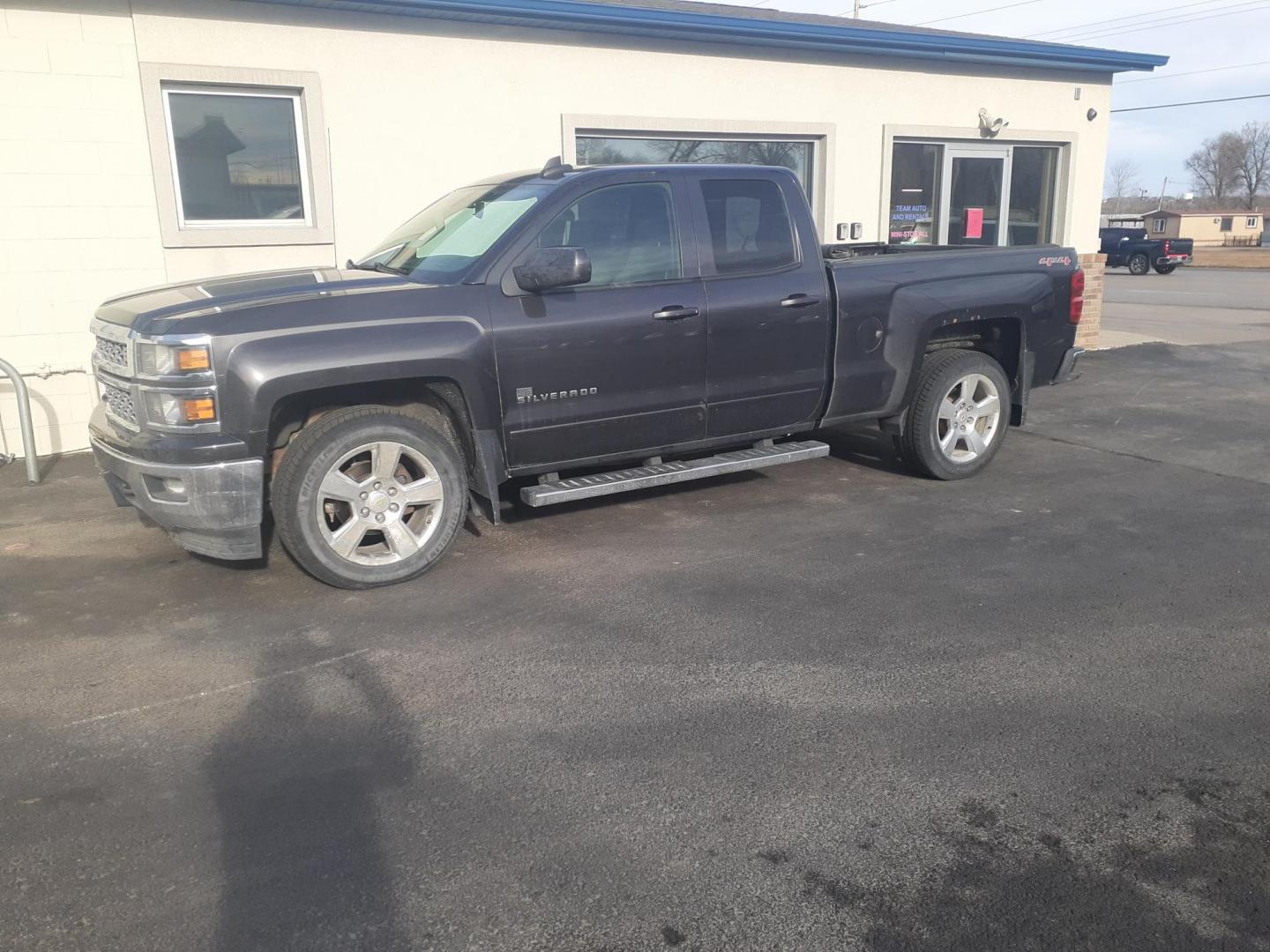 2015 Chevrolet Silverado 1500 LT Double Cab 4WD (1GCVKREC5FZ) with an 5.3L V8 OHV 16V engine, 6-Speed Automatic transmission, located at 2015 Cambell Street, Rapid City, SD, 57701, (605) 342-8326, 44.066433, -103.191772 - CARFAX AVAILABLE - Photo#1