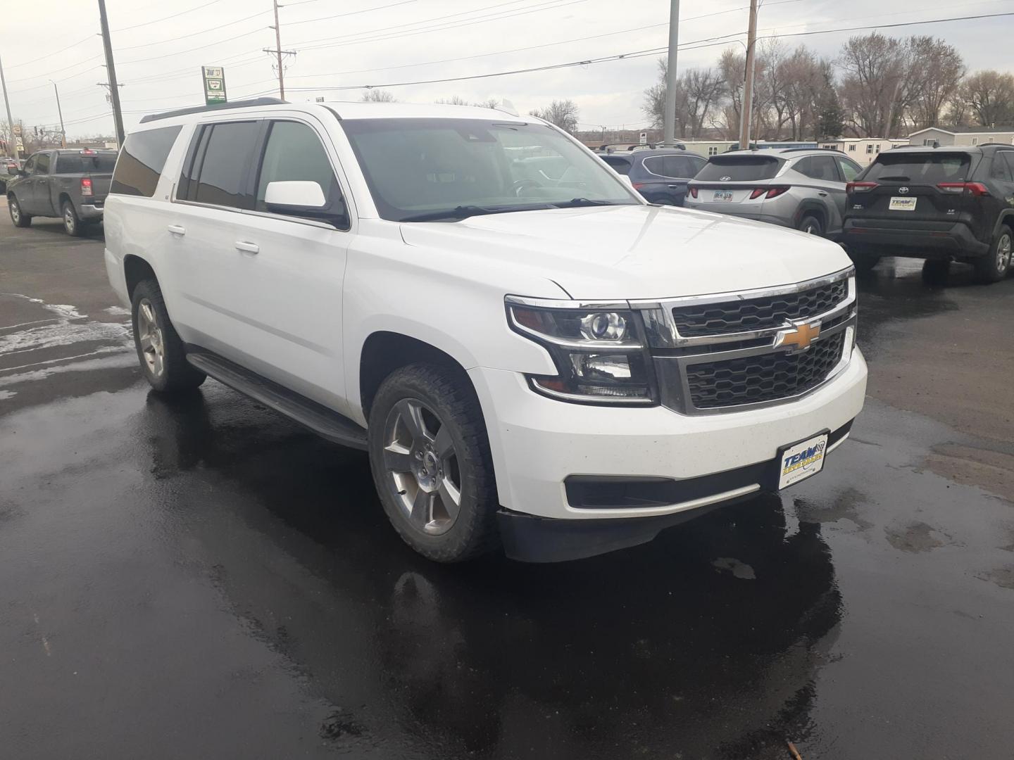 2017 Chevrolet Suburban LT 4WD (1GNSKHKC0HR) with an 5.3L V8 OHV 16V engine, 6A transmission, located at 2015 Cambell Street, Rapid City, SD, 57701, (605) 342-8326, 44.066433, -103.191772 - CARFAX AVAILABLE - Photo#4