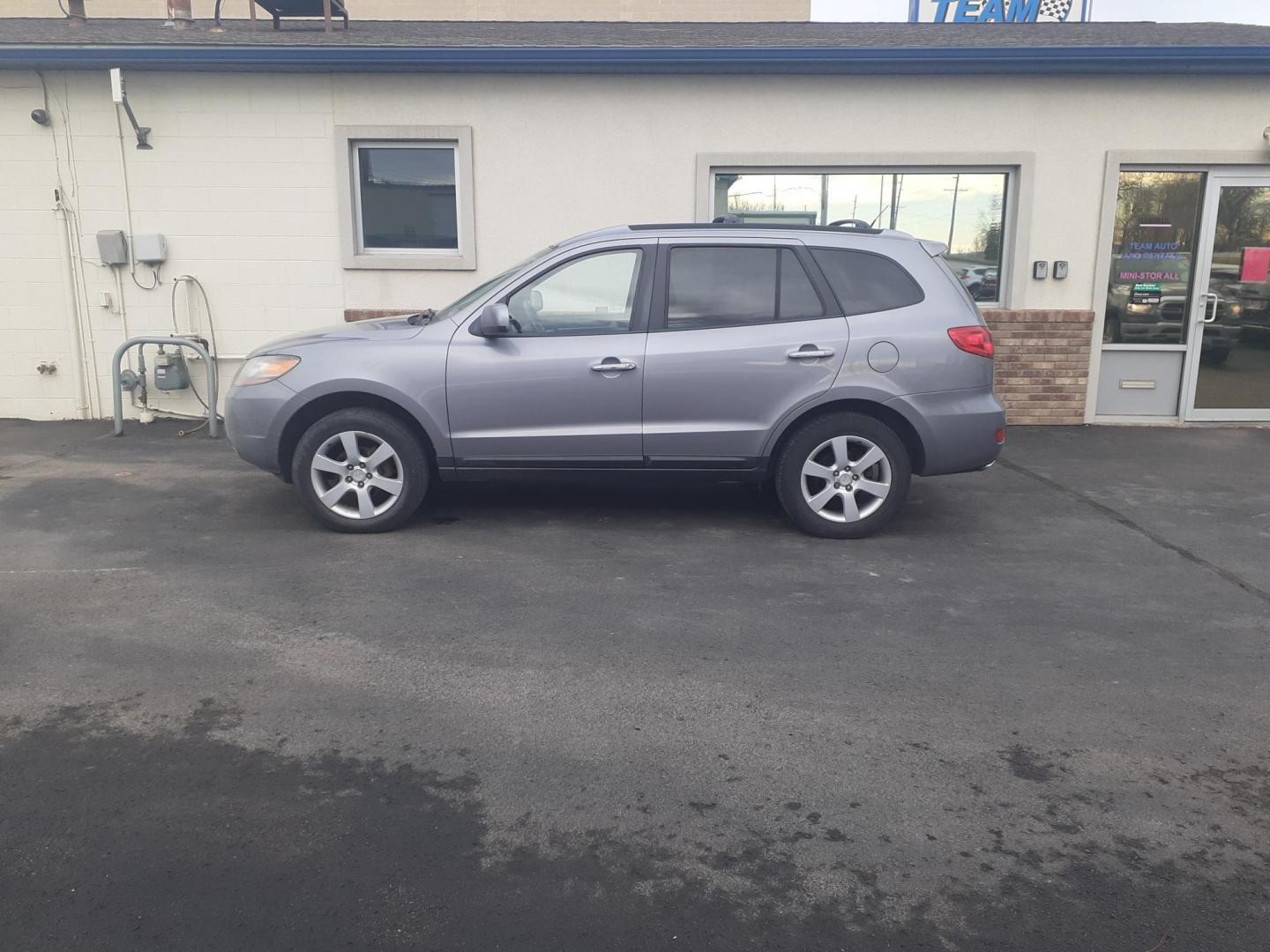 2008 Hyundai Santa Fe Limited (5NMSH13E68H) with an 3.3L V6 DOHC 24V engine, 5-Speed Automatic Overdrive transmission, located at 2015 Cambell Street, Rapid City, SD, 57701, (605) 342-8326, 44.066433, -103.191772 - CARFAX AVAILABLE - Photo#0
