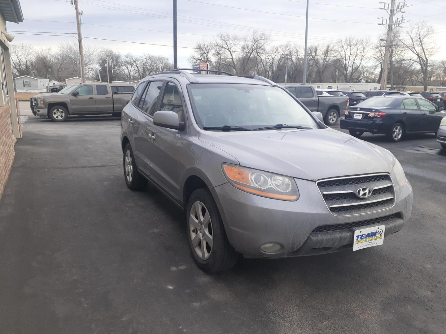 2008 Hyundai Santa Fe Limited (5NMSH13E68H) with an 3.3L V6 DOHC 24V engine, 5-Speed Automatic Overdrive transmission, located at 2015 Cambell Street, Rapid City, SD, 57701, (605) 342-8326, 44.066433, -103.191772 - CARFAX AVAILABLE - Photo#4