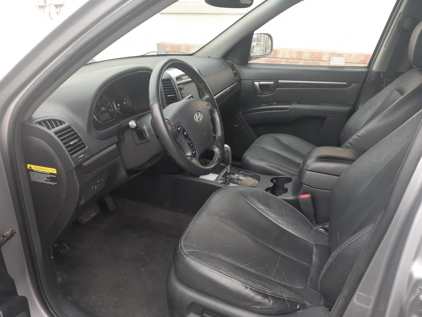 2008 Hyundai Santa Fe Limited (5NMSH13E68H) with an 3.3L V6 DOHC 24V engine, 5-Speed Automatic Overdrive transmission, located at 2015 Cambell Street, Rapid City, SD, 57701, (605) 342-8326, 44.066433, -103.191772 - CARFAX AVAILABLE - Photo#5