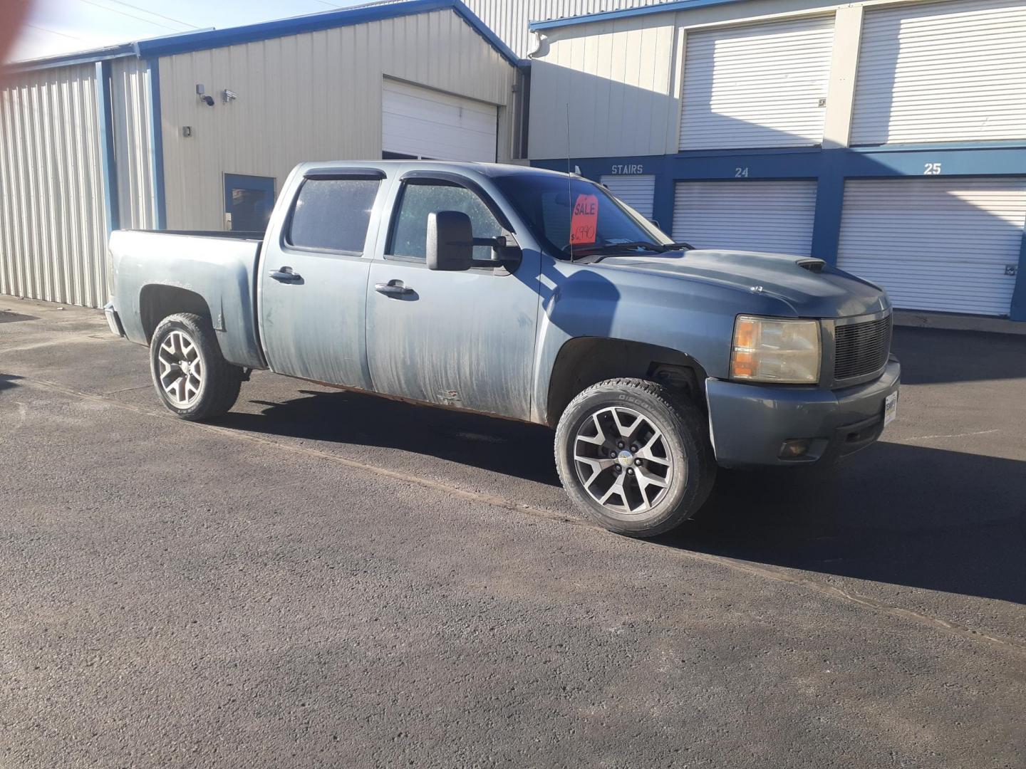 2007 Chevrolet Silverado 1500 LT1 Crew Cab 4WD (2GCEK13M471) with an 5.3L V8 OHV 16V engine, 4-Speed Automatic Overdrive transmission, located at 2015 Cambell Street, Rapid City, SD, 57701, (605) 342-8326, 44.066433, -103.191772 - CARFAX AVAILABLE CASH ONLY NO FINANCING AVAILABLE - Photo#3
