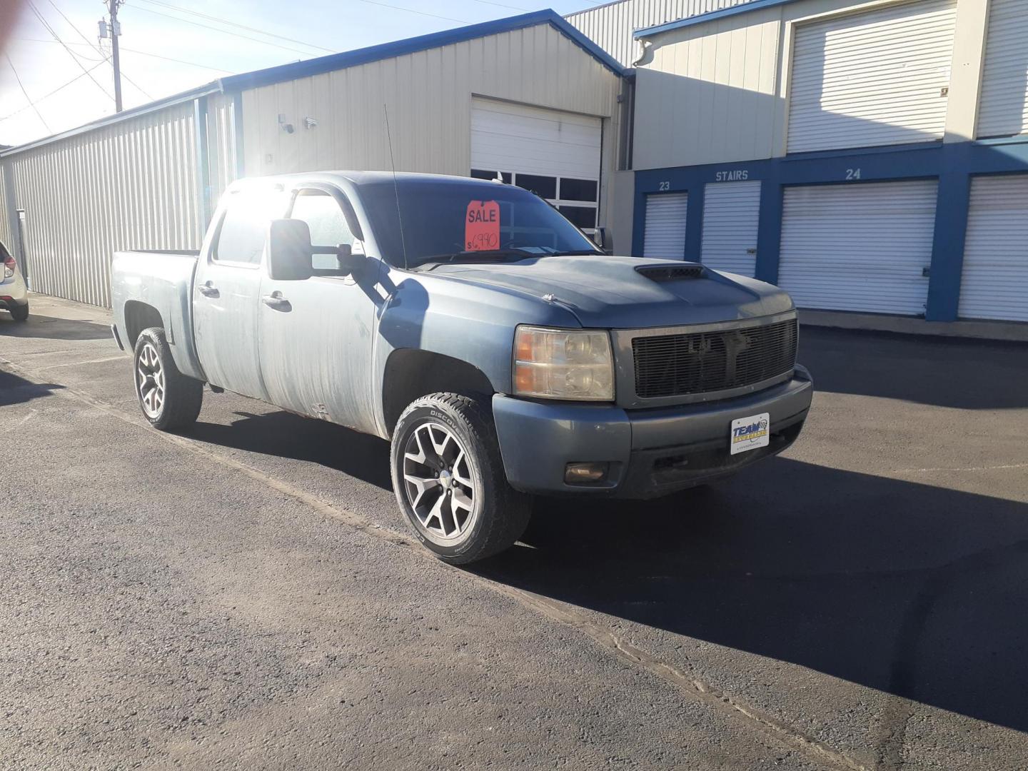 2007 Chevrolet Silverado 1500 LT1 Crew Cab 4WD (2GCEK13M471) with an 5.3L V8 OHV 16V engine, 4-Speed Automatic Overdrive transmission, located at 2015 Cambell Street, Rapid City, SD, 57701, (605) 342-8326, 44.066433, -103.191772 - CARFAX AVAILABLE CASH ONLY NO FINANCING AVAILABLE - Photo#4