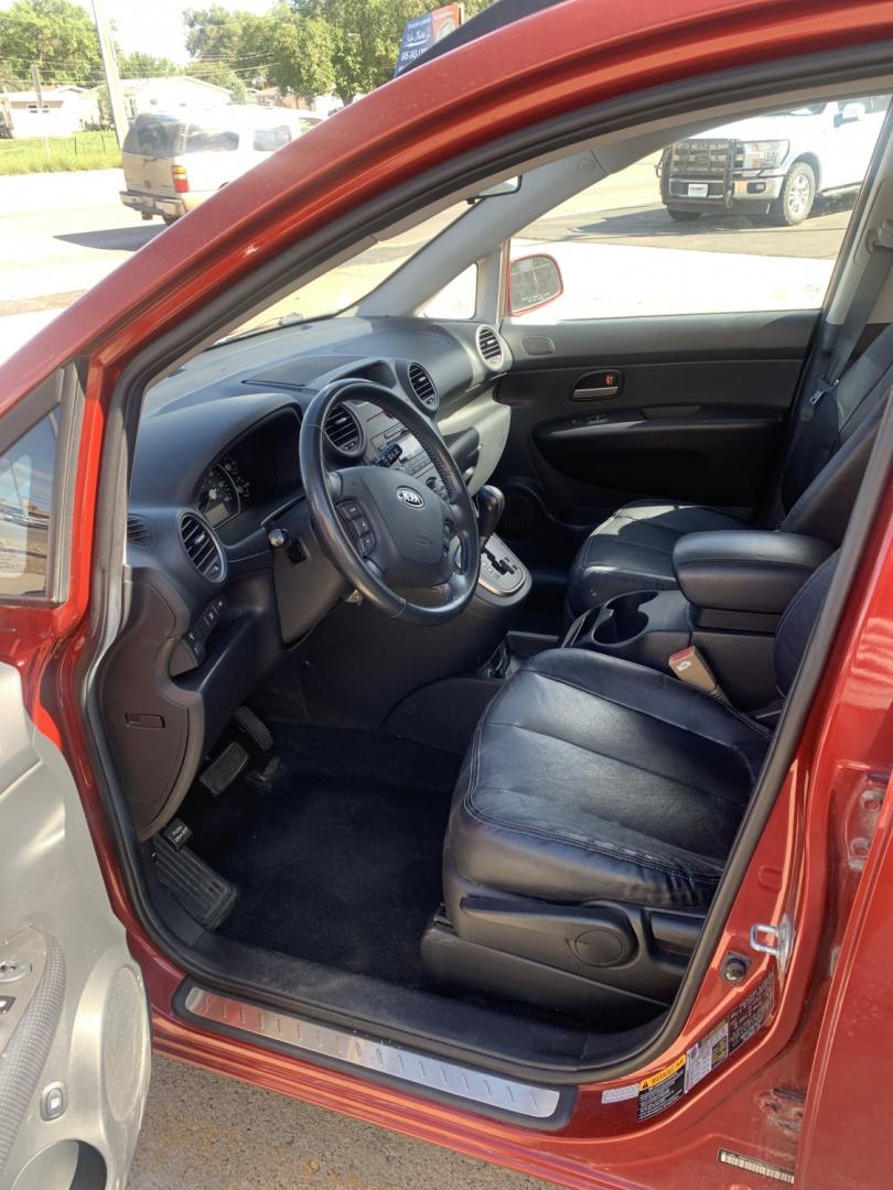 2008 Kia Rondo Base (KNAFG525887) with an 2.4L L4 DOHC 16V engine, 4-Speed Automatic Overdrive transmission, located at 2015 Cambell Street, Rapid City, SD, 57701, (605) 342-8326, 44.066433, -103.191772 - CARFAX AVAILABLE- Photo#4