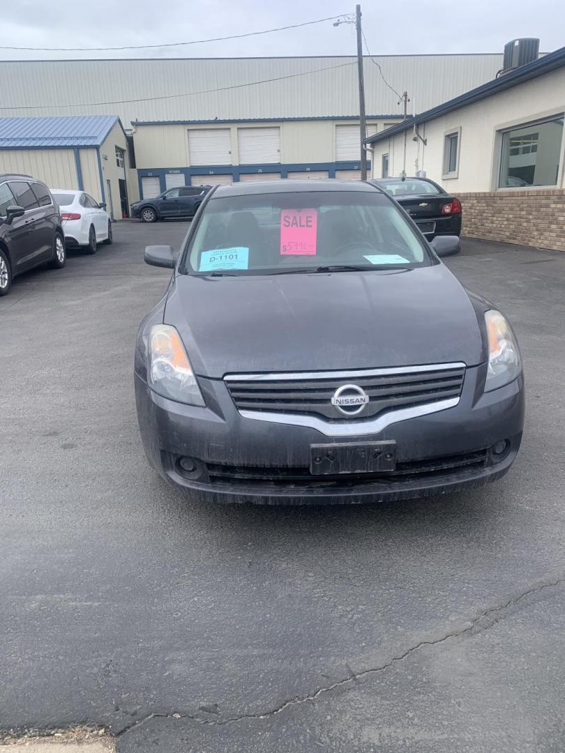 2009 Nissan Altima 2.5 (1N4AL21E79N) with an 2.5L L4 DOHC 16V engine, 6-Speed Manual Overdrive transmission, located at 2015 Cambell Street, Rapid City, SD, 57701, (605) 342-8326, 44.066433, -103.191772 - Photo#1