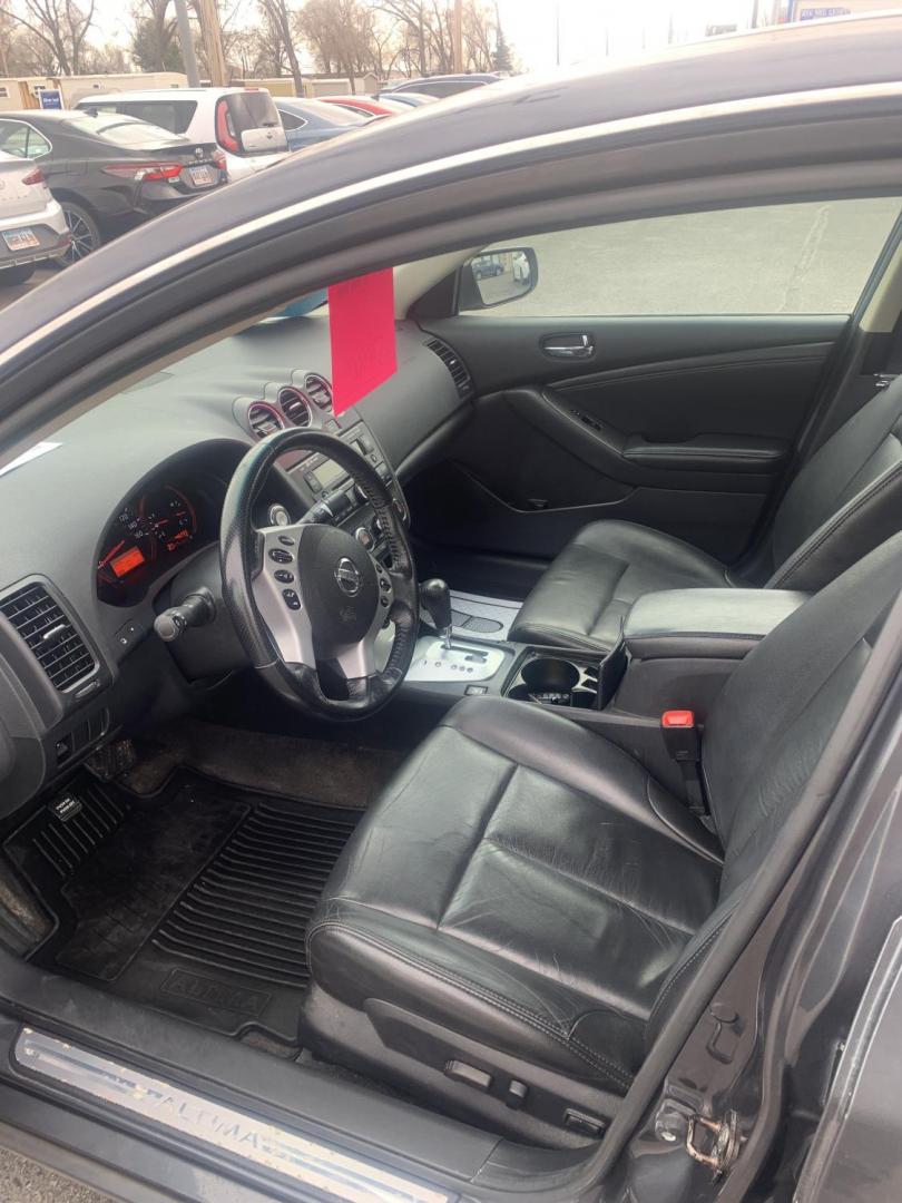 2009 Nissan Altima 2.5 (1N4AL21E79N) with an 2.5L L4 DOHC 16V engine, 6-Speed Manual Overdrive transmission, located at 2015 Cambell Street, Rapid City, SD, 57701, (605) 342-8326, 44.066433, -103.191772 - Photo#3