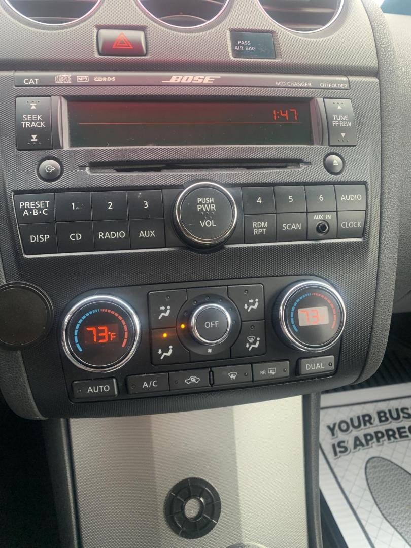 2009 Nissan Altima 2.5 (1N4AL21E79N) with an 2.5L L4 DOHC 16V engine, 6-Speed Manual Overdrive transmission, located at 2015 Cambell Street, Rapid City, SD, 57701, (605) 342-8326, 44.066433, -103.191772 - Photo#4