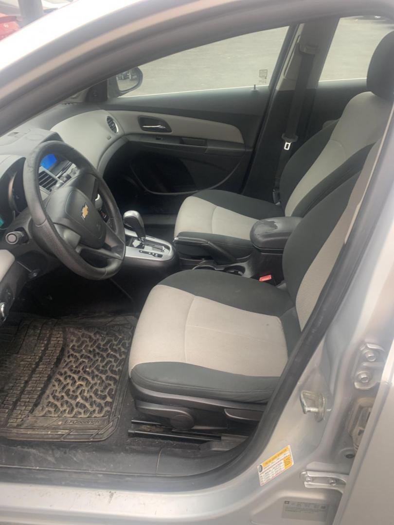 2011 Chevrolet Cruze 2LS (1G1PC5SH0B7) with an 1.8L L4 DOHC 16V FFV engine, 6-Speed Automatic transmission, located at 2015 Cambell Street, Rapid City, SD, 57701, (605) 342-8326, 44.066433, -103.191772 - LOCAL TRADE CASH ONLY - Photo#5