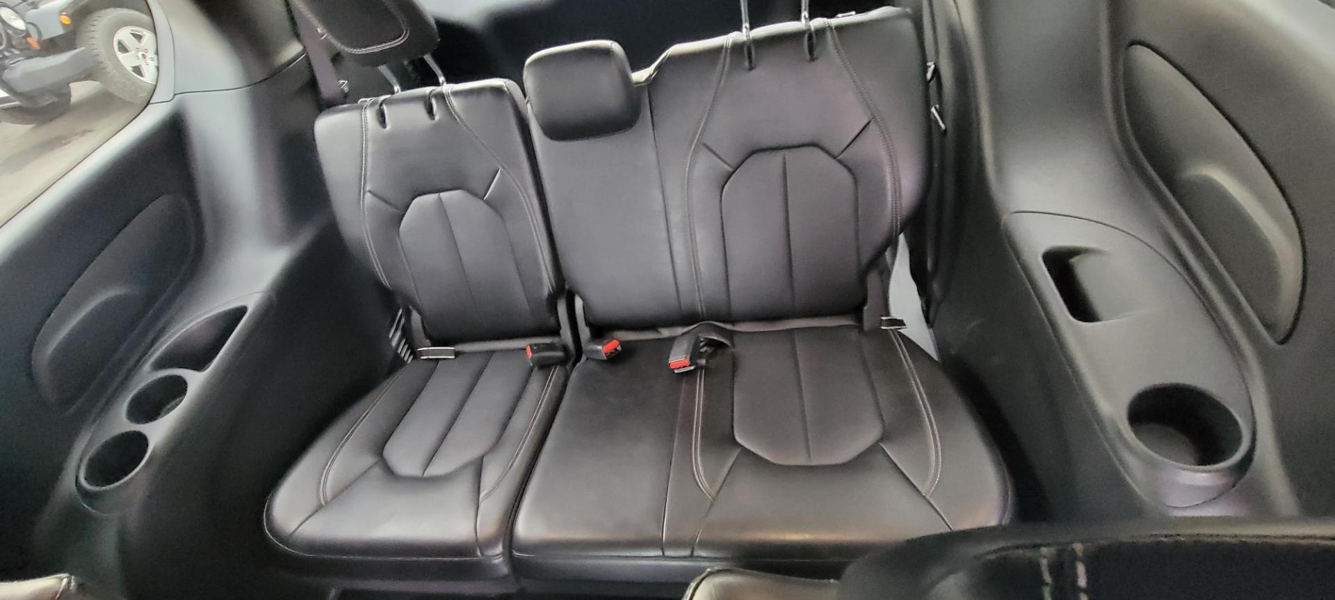 2025 White Chrysler Pacifica Select (2C4RC1BGXSR) with an 3.6L V6 DOHC 24V engine, 9A transmission, located at 2015 Cambell Street, Rapid City, SD, 57701, (605) 342-8326, 44.066433, -103.191772 - CAR FAX AVAILABLE - Photo#13