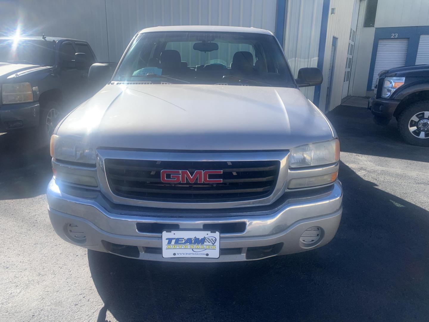 2006 GMC Sierra 1500 SL Crew Cab 4WD (2GTEK13V961) with an 4.8L V8 OHV 16V engine, 4-Speed Automatic Overdrive transmission, located at 2015 Cambell Street, Rapid City, SD, 57701, (605) 342-8326, 44.066433, -103.191772 - Photo#1