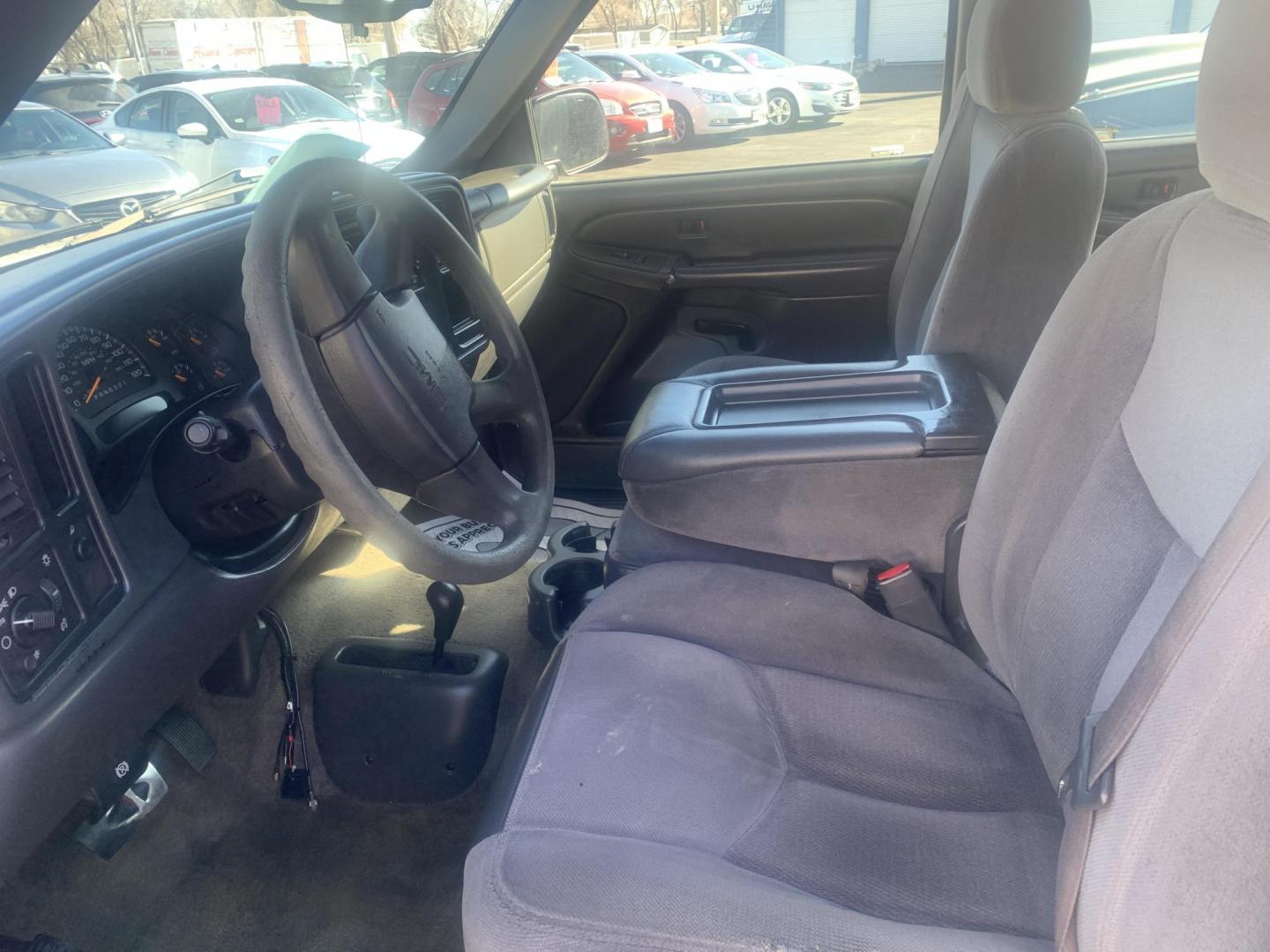 2006 GMC Sierra 1500 SL Crew Cab 4WD (2GTEK13V961) with an 4.8L V8 OHV 16V engine, 4-Speed Automatic Overdrive transmission, located at 2015 Cambell Street, Rapid City, SD, 57701, (605) 342-8326, 44.066433, -103.191772 - Photo#4