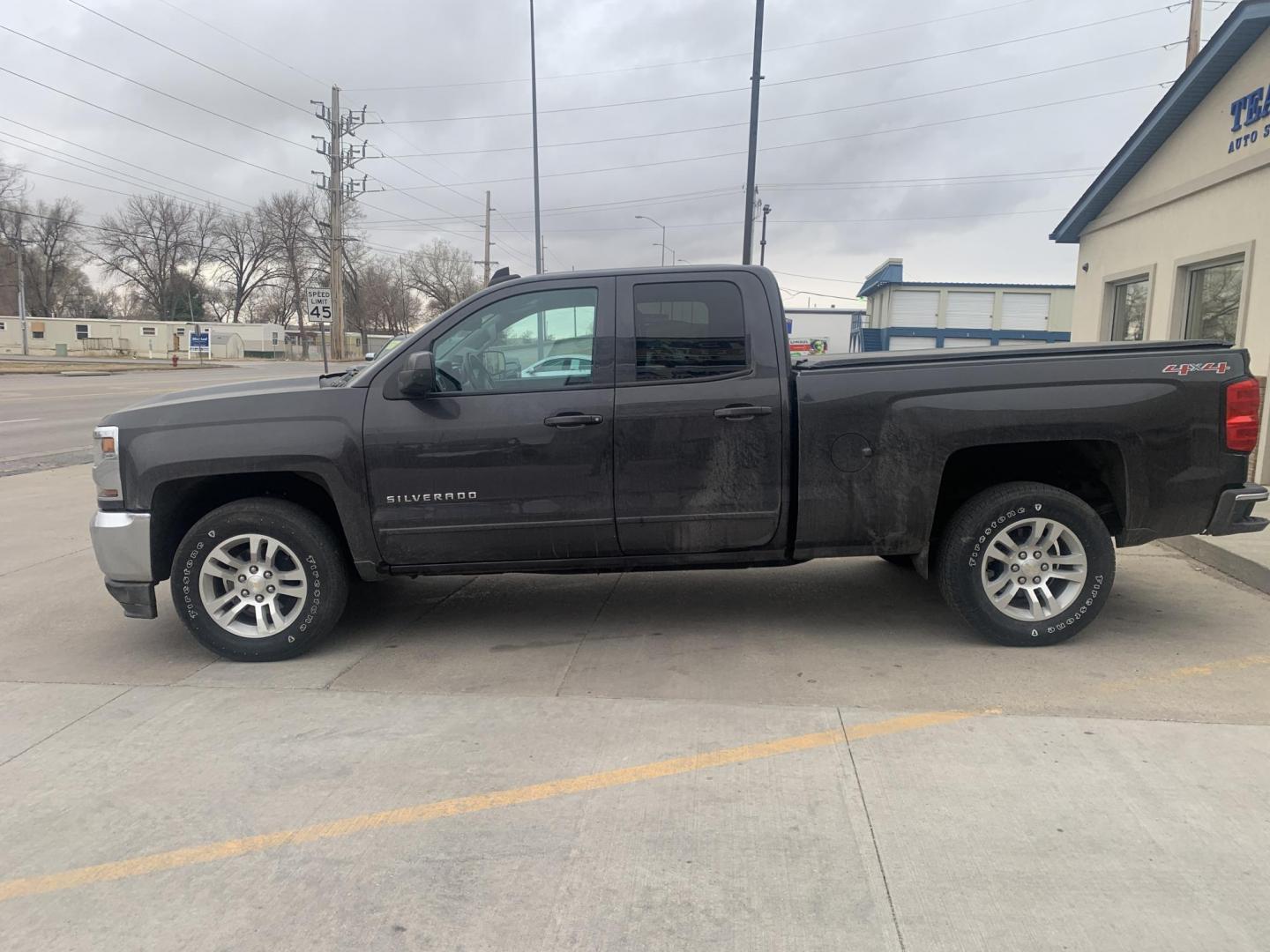 2016 Chevrolet Silverado 1500 LT Double Cab 4WD (1GCVKREC9GZ) with an 5.3L V8 OHV 16V engine, 6A transmission, located at 2015 Cambell Street, Rapid City, SD, 57701, (605) 342-8326, 44.066433, -103.191772 - LOCAL CREDIT UNION FINANCING AVAILABLE/ CARFAX AVAILABLE - Photo#2
