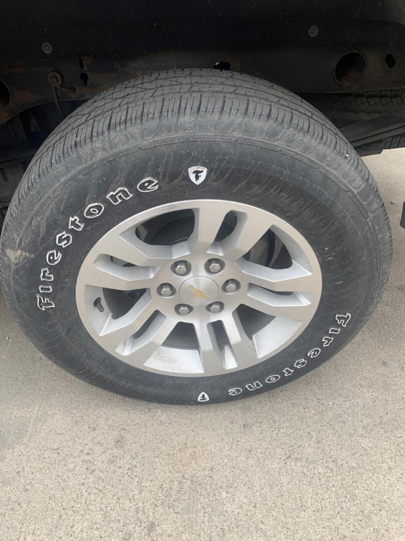 2016 Chevrolet Silverado 1500 LT Double Cab 4WD (1GCVKREC9GZ) with an 5.3L V8 OHV 16V engine, 6A transmission, located at 2015 Cambell Street, Rapid City, SD, 57701, (605) 342-8326, 44.066433, -103.191772 - LOCAL CREDIT UNION FINANCING AVAILABLE/ CARFAX AVAILABLE - Photo#5