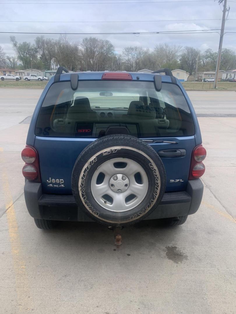 2006 Jeep Liberty Sport 4WD (1J4GL48K46W) with an 3.7L V6 SOHC 12V engine, located at 2015 Cambell Street, Rapid City, SD, 57701, (605) 342-8326, 44.066433, -103.191772 - Photo#2