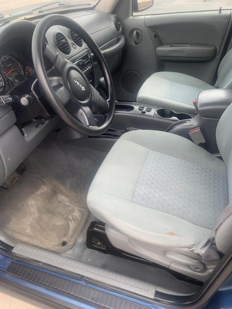 2006 Jeep Liberty Sport 4WD (1J4GL48K46W) with an 3.7L V6 SOHC 12V engine, located at 2015 Cambell Street, Rapid City, SD, 57701, (605) 342-8326, 44.066433, -103.191772 - Photo#4