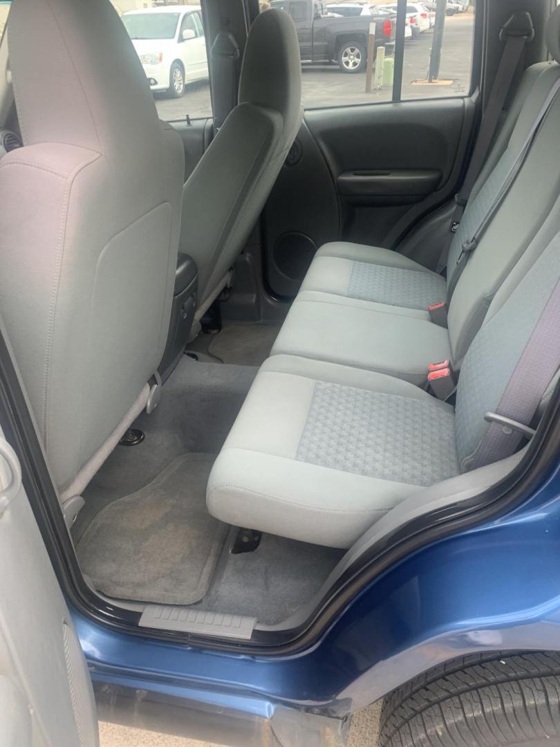 2006 Jeep Liberty Sport 4WD (1J4GL48K46W) with an 3.7L V6 SOHC 12V engine, located at 2015 Cambell Street, Rapid City, SD, 57701, (605) 342-8326, 44.066433, -103.191772 - Photo#6