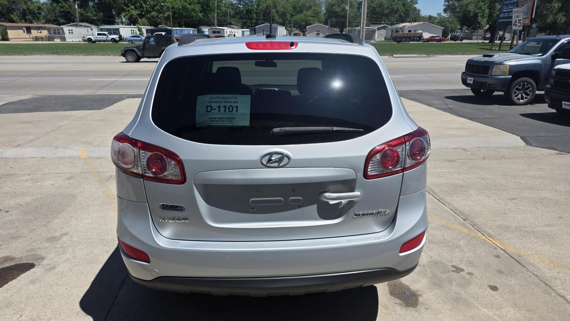 2010 Hyundai Santa Fe GLS 2.4 FWD (5NMSG3AB7AH) with an 2.4L L4 DOHC 16V engine, 6-Speed Automatic transmission, located at 2015 Cambell Street, Rapid City, SD, 57701, (605) 342-8326, 44.066433, -103.191772 - Photo#3