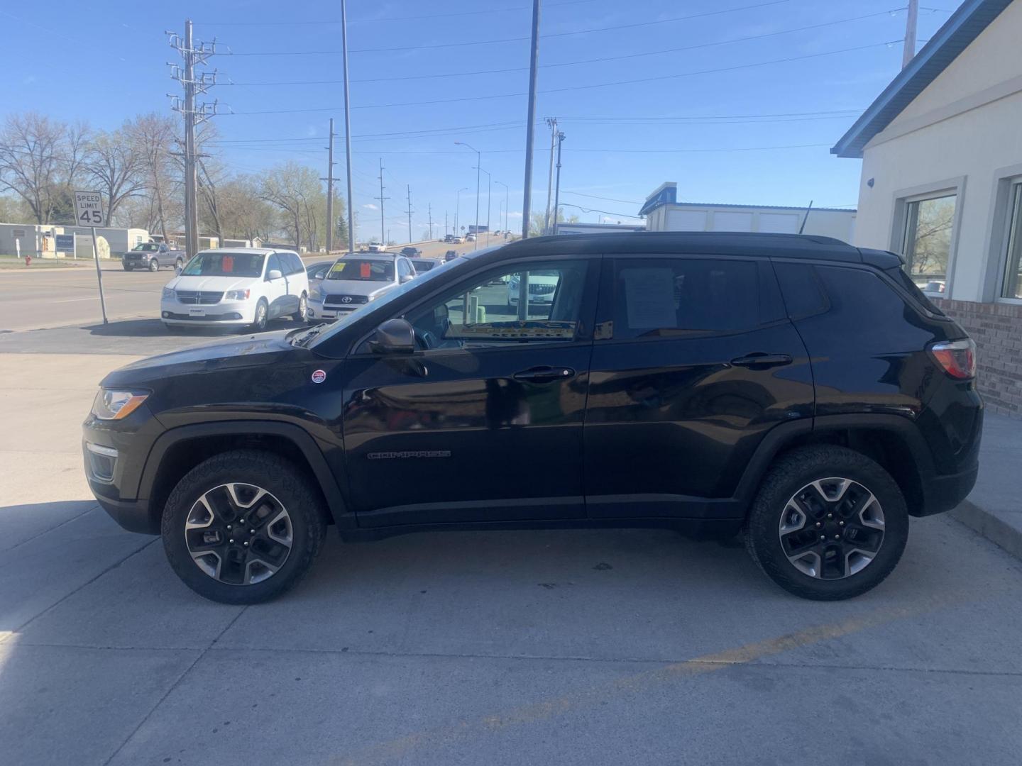 2018 Jeep Compass Limited 4WD (3C4NJDDB8JT) with an 2.4L L4 DOHC 16V engine, CVT transmission, located at 2015 Cambell Street, Rapid City, SD, 57701, (605) 342-8326, 44.066433, -103.191772 - Windshield on order - Photo#2