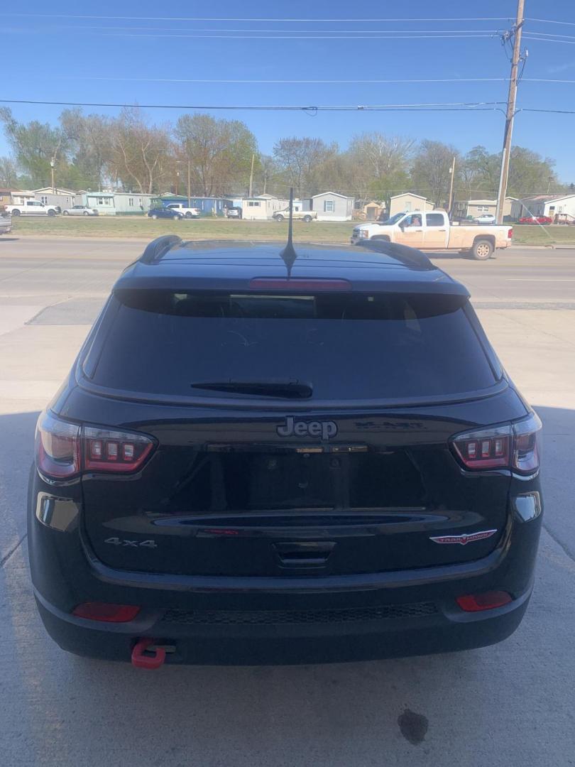 2018 Jeep Compass Limited 4WD (3C4NJDDB8JT) with an 2.4L L4 DOHC 16V engine, CVT transmission, located at 2015 Cambell Street, Rapid City, SD, 57701, (605) 342-8326, 44.066433, -103.191772 - Windshield on order - Photo#3