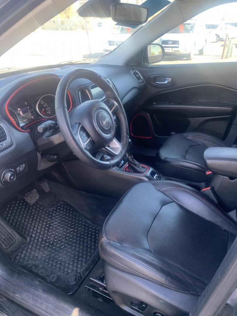 2018 Jeep Compass Limited 4WD (3C4NJDDB8JT) with an 2.4L L4 DOHC 16V engine, CVT transmission, located at 2015 Cambell Street, Rapid City, SD, 57701, (605) 342-8326, 44.066433, -103.191772 - Windshield on order - Photo#4