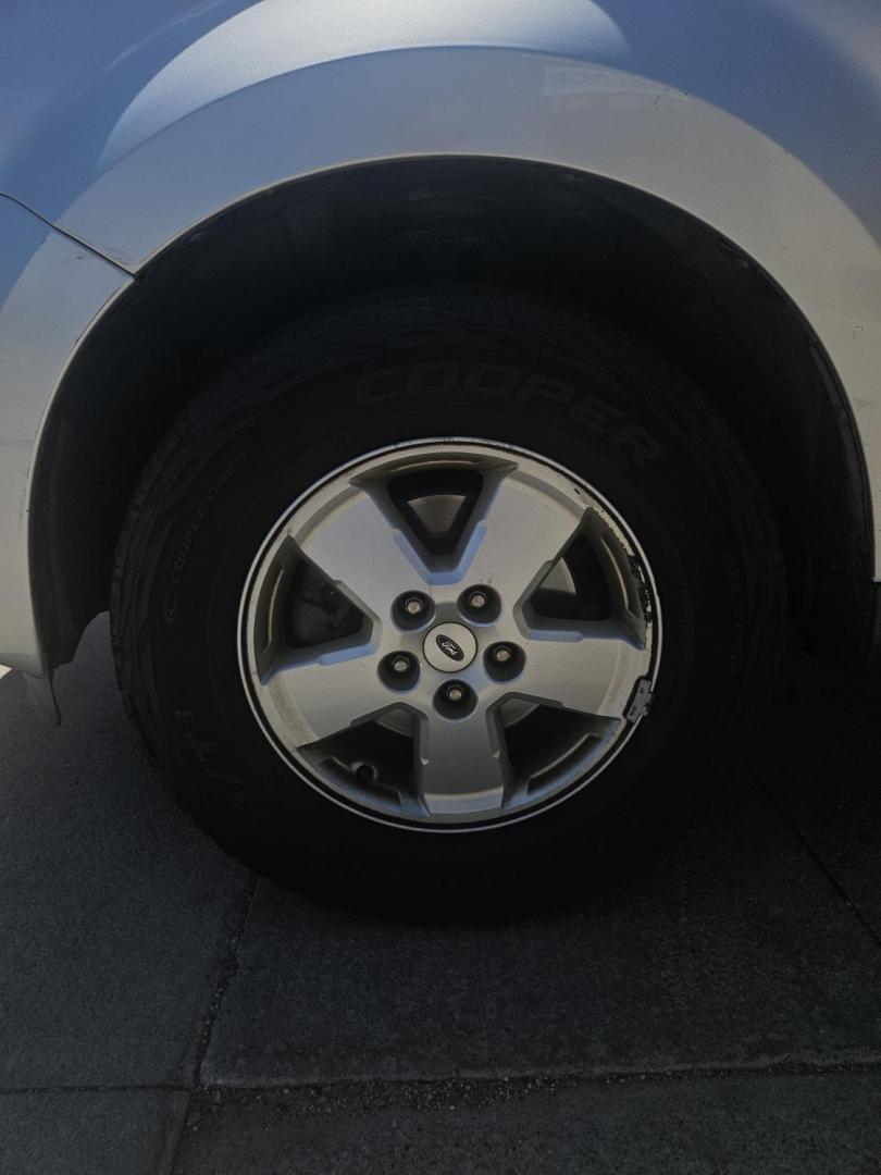 2010 Ford Escape XLT 4WD (1FMCU9D79AK) with an 2.5L L4 DOHC 16V engine, 6-Speed Automatic transmission, located at 2015 Cambell Street, Rapid City, SD, 57701, (605) 342-8326, 44.066433, -103.191772 - CARFAX AVAILABLE - Photo#6