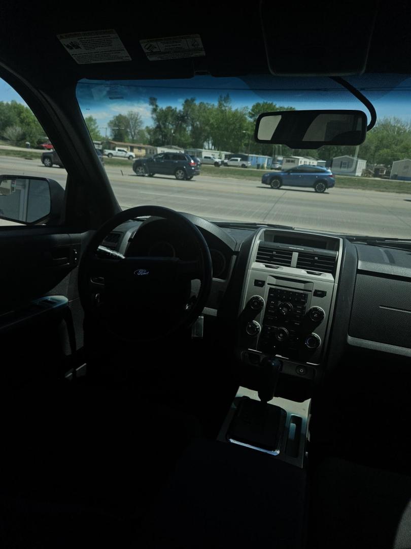 2010 Ford Escape XLT 4WD (1FMCU9D79AK) with an 2.5L L4 DOHC 16V engine, 6-Speed Automatic transmission, located at 2015 Cambell Street, Rapid City, SD, 57701, (605) 342-8326, 44.066433, -103.191772 - CARFAX AVAILABLE - Photo#8