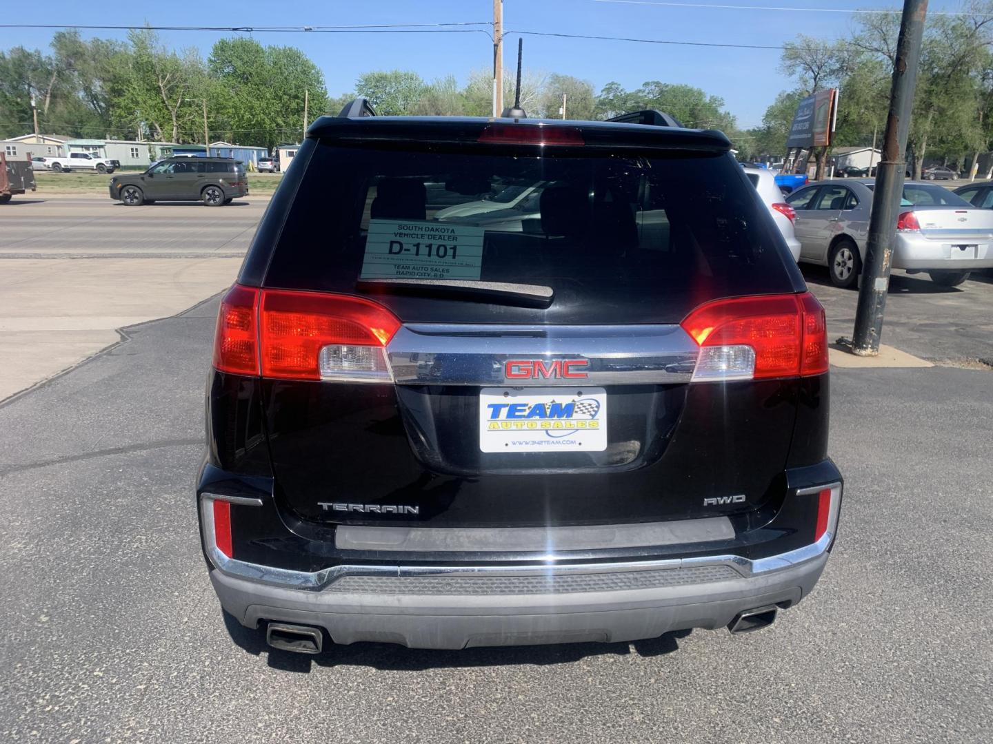 2017 GMC Terrain SLE2 AWD (2GKFLTE30H6) with an 3.6L V6 DOHC 24V engine, 6A transmission, located at 2015 Cambell Street, Rapid City, SD, 57701, (605) 342-8326, 44.066433, -103.191772 - Photo#3