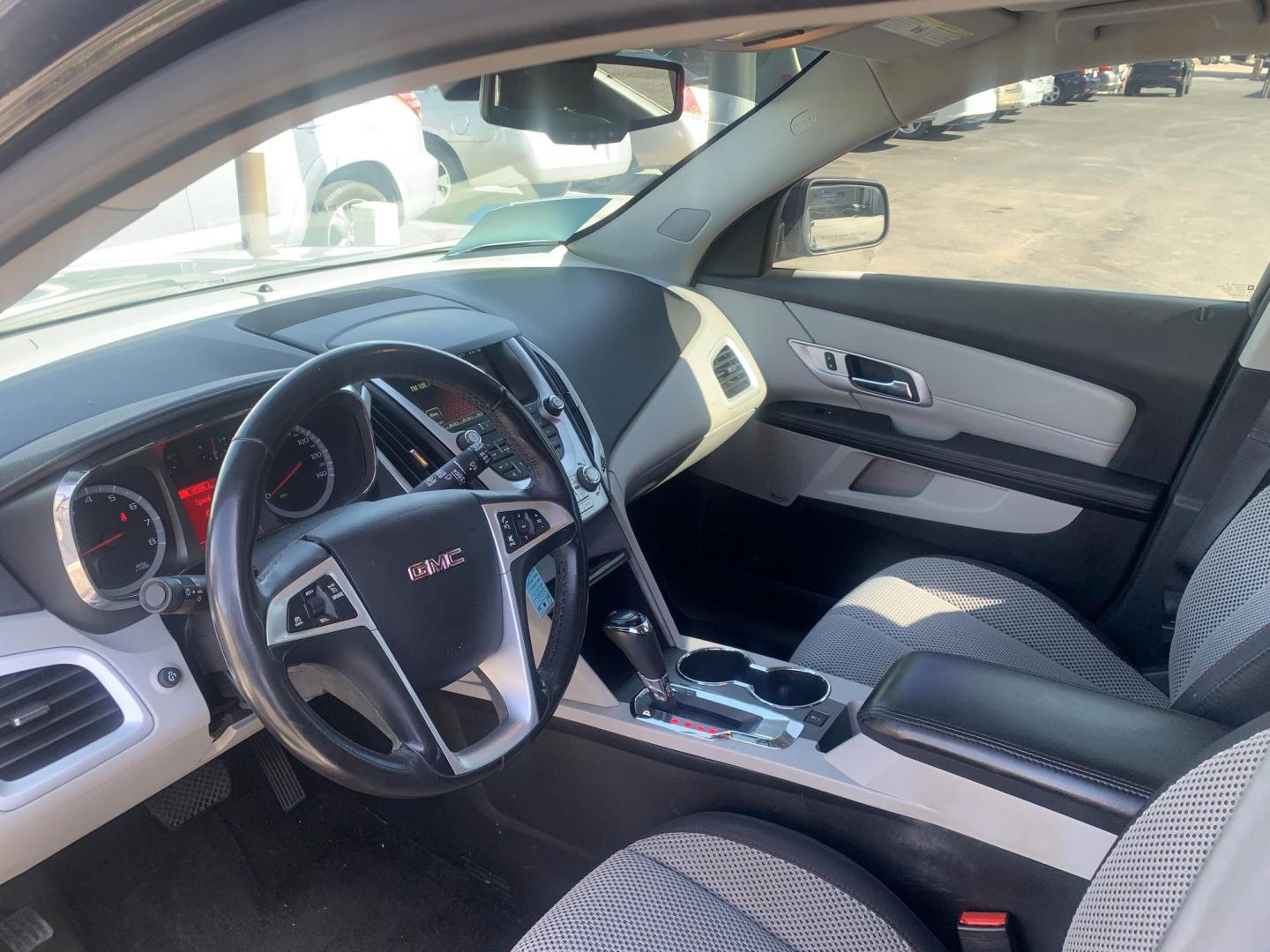 2017 GMC Terrain SLE2 AWD (2GKFLTE30H6) with an 3.6L V6 DOHC 24V engine, 6A transmission, located at 2015 Cambell Street, Rapid City, SD, 57701, (605) 342-8326, 44.066433, -103.191772 - Photo#4