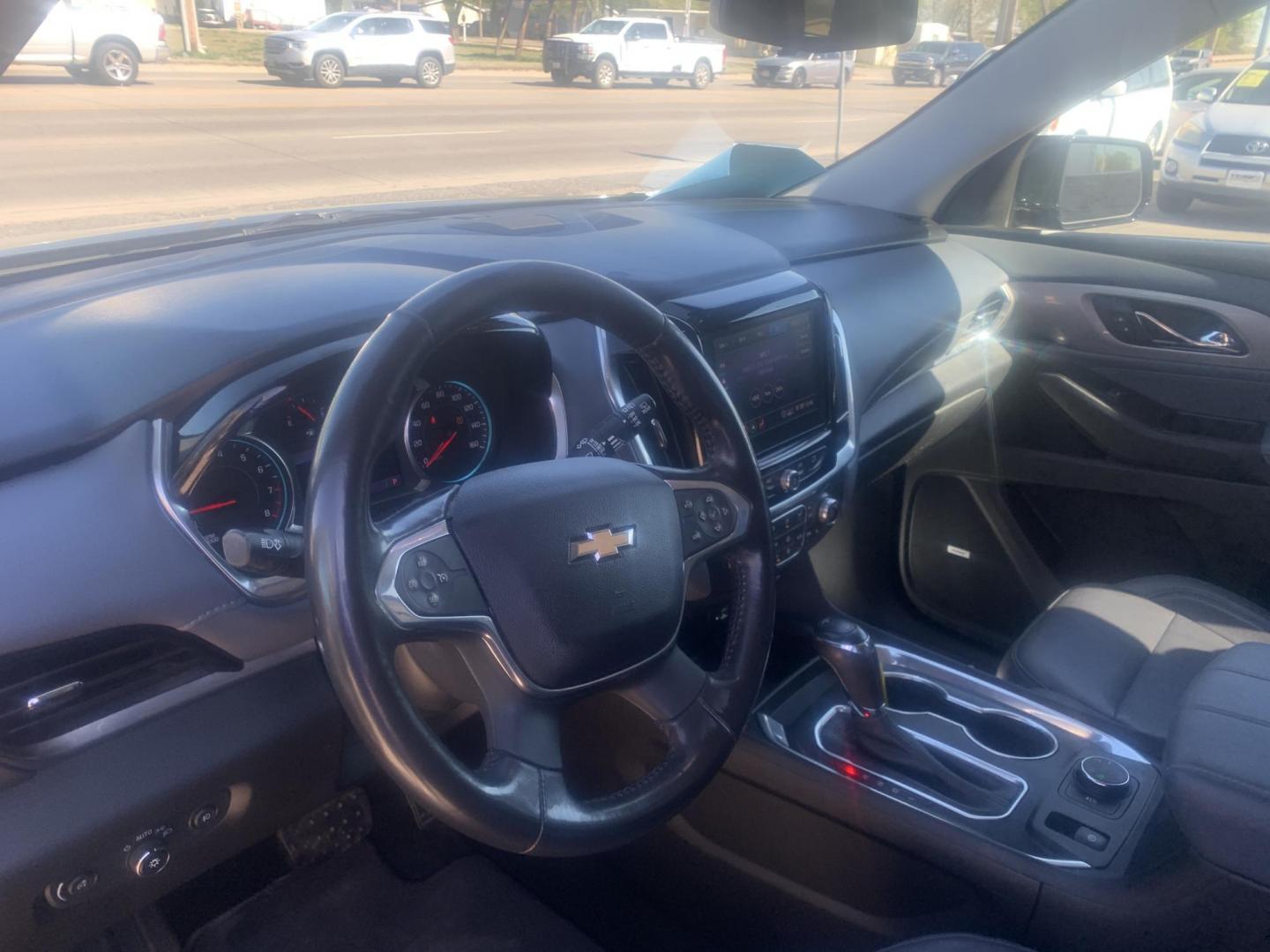 2020 Chevrolet Traverse LT Feather AWD (1GNEVHKW1LJ) with an 3.6L V6 DOHC 24V engine, 9A transmission, located at 2015 Cambell Street, Rapid City, SD, 57701, (605) 342-8326, 44.066433, -103.191772 - Photo#3
