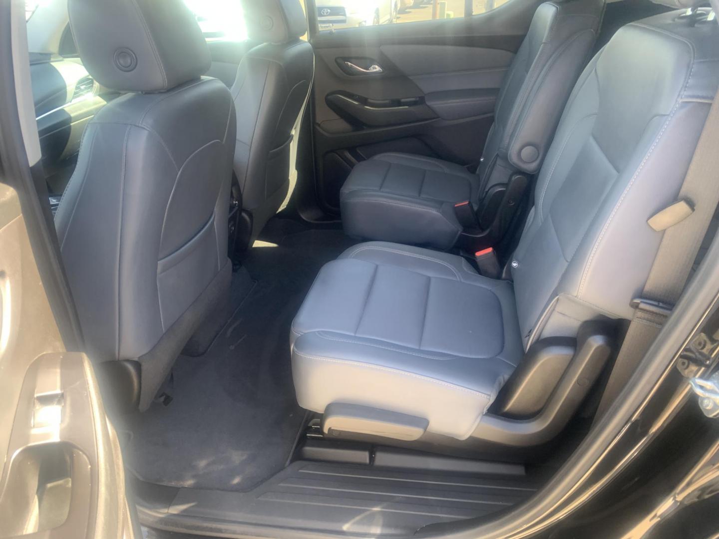 2020 Chevrolet Traverse LT Feather AWD (1GNEVHKW1LJ) with an 3.6L V6 DOHC 24V engine, 9A transmission, located at 2015 Cambell Street, Rapid City, SD, 57701, (605) 342-8326, 44.066433, -103.191772 - Photo#4