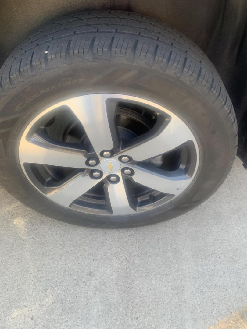 2020 Chevrolet Traverse LT Feather AWD (1GNEVHKW1LJ) with an 3.6L V6 DOHC 24V engine, 9A transmission, located at 2015 Cambell Street, Rapid City, SD, 57701, (605) 342-8326, 44.066433, -103.191772 - Photo#5