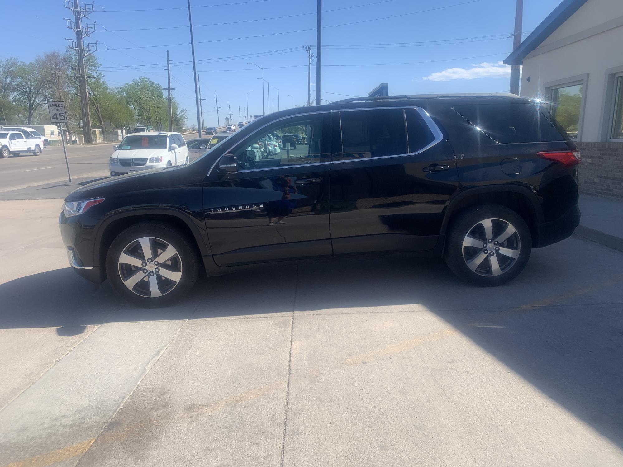 photo of 2020 Chevrolet Traverse LT Feather AWD