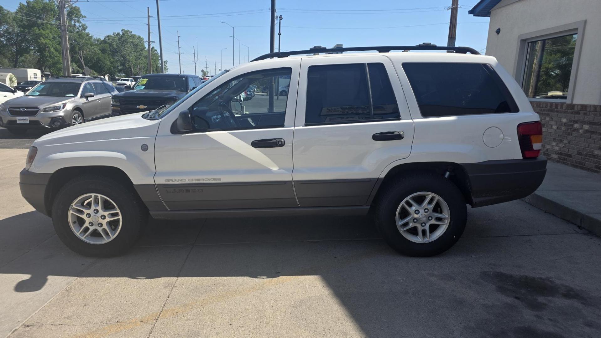2004 Jeep Grand Cherokee Columbia Edition 4WD (1J4GW48S04C) with an 4.0L L6 OHV 12V engine, located at 2015 Cambell Street, Rapid City, SD, 57701, (605) 342-8326, 44.066433, -103.191772 - arriving soon- Photo#2