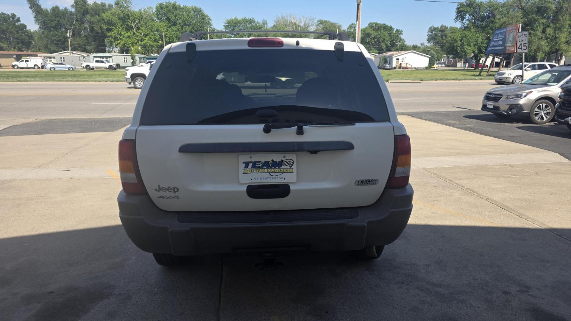 2004 Jeep Grand Cherokee Columbia Edition 4WD (1J4GW48S04C) with an 4.0L L6 OHV 12V engine, located at 2015 Cambell Street, Rapid City, SD, 57701, (605) 342-8326, 44.066433, -103.191772 - arriving soon- Photo#3