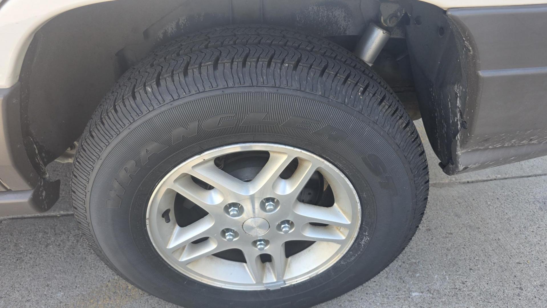 2004 Jeep Grand Cherokee Columbia Edition 4WD (1J4GW48S04C) with an 4.0L L6 OHV 12V engine, located at 2015 Cambell Street, Rapid City, SD, 57701, (605) 342-8326, 44.066433, -103.191772 - arriving soon- Photo#5