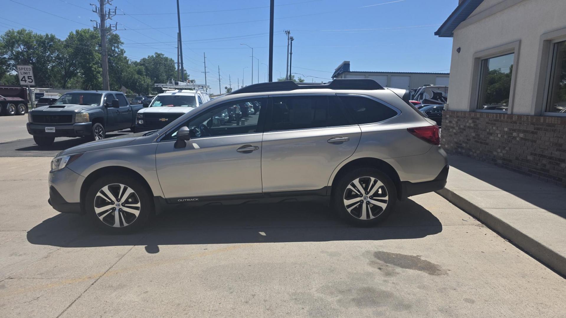 2018 Subaru Outback 3.6R Limited (4S4BSENC5J3) with an 3.6L H6 DOHC 24V engine, CVT transmission, located at 2015 Cambell Street, Rapid City, SD, 57701, (605) 342-8326, 44.066433, -103.191772 - Photo#2