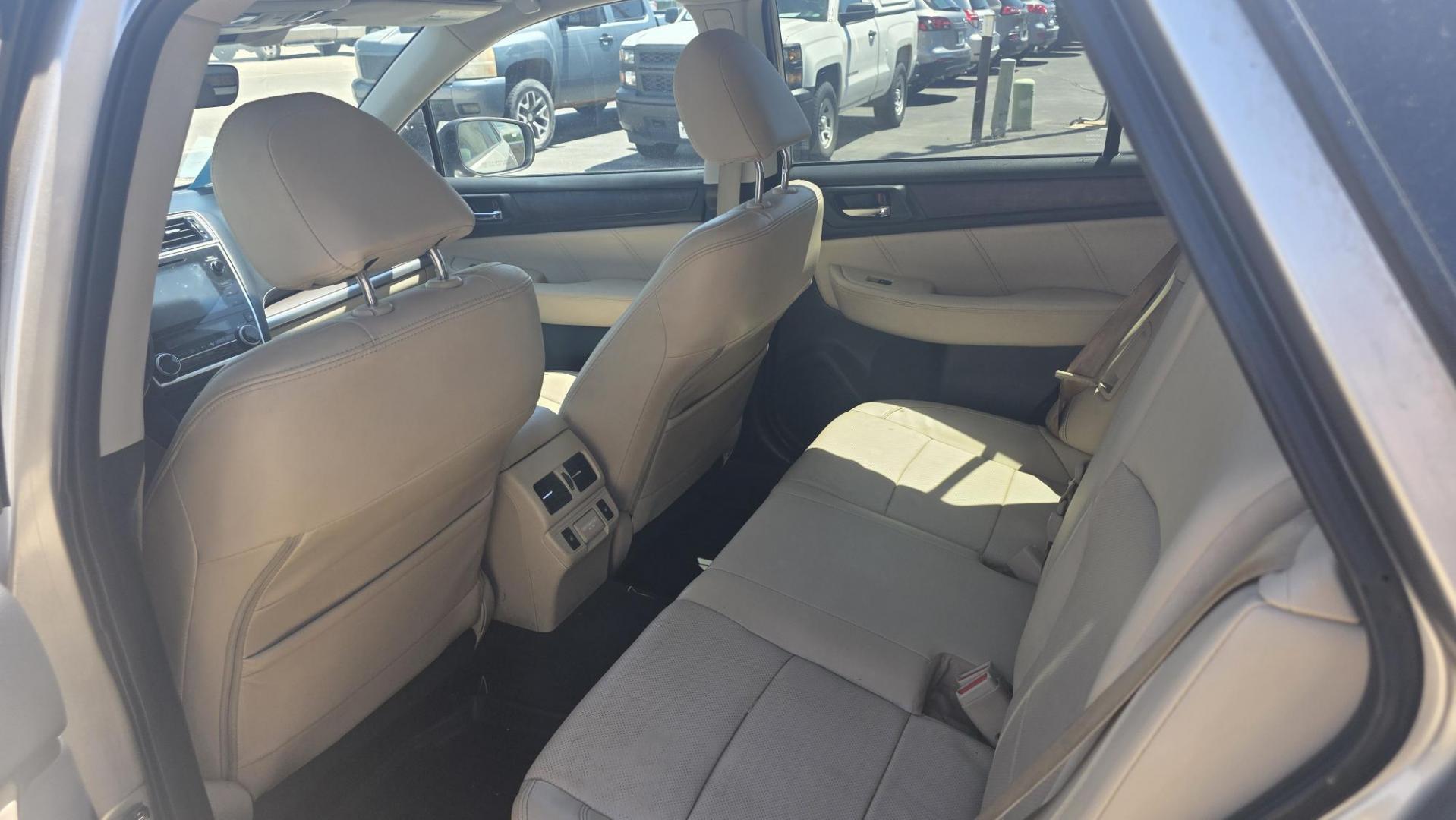 2018 Subaru Outback 3.6R Limited (4S4BSENC5J3) with an 3.6L H6 DOHC 24V engine, CVT transmission, located at 2015 Cambell Street, Rapid City, SD, 57701, (605) 342-8326, 44.066433, -103.191772 - Photo#5
