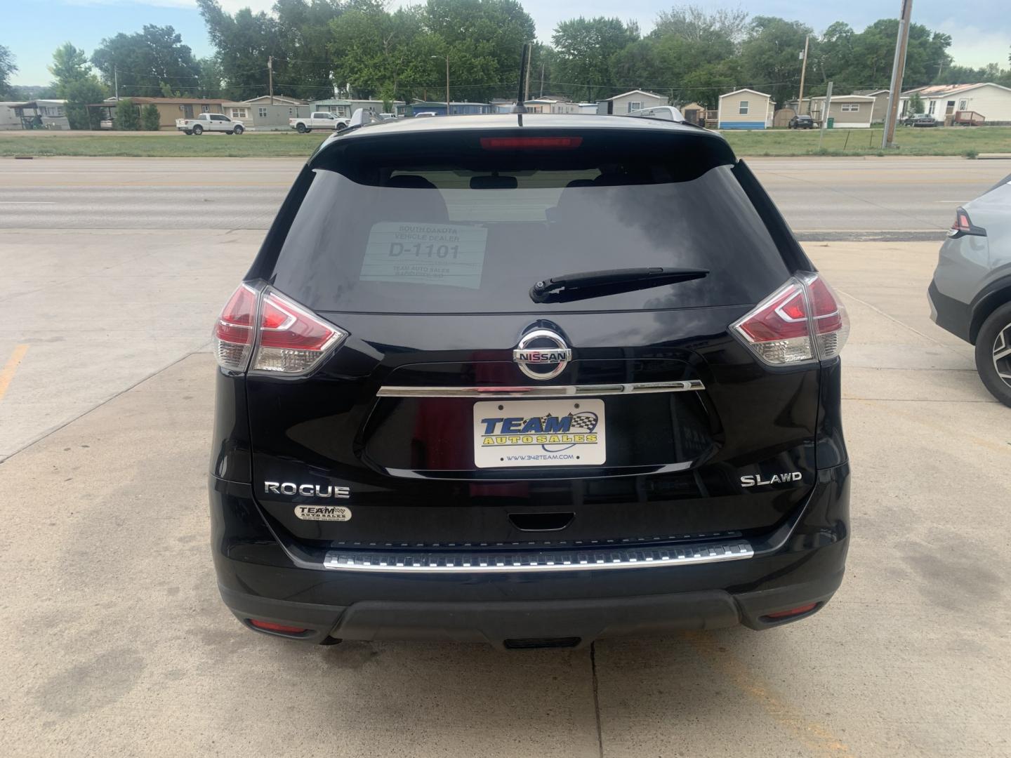 2016 Nissan Rogue S AWD (5N1AT2MV3GC) with an 2.5L L4 DOHC 16V engine, CVT transmission, located at 2015 Cambell Street, Rapid City, SD, 57701, (605) 342-8326, 44.066433, -103.191772- Photo#2