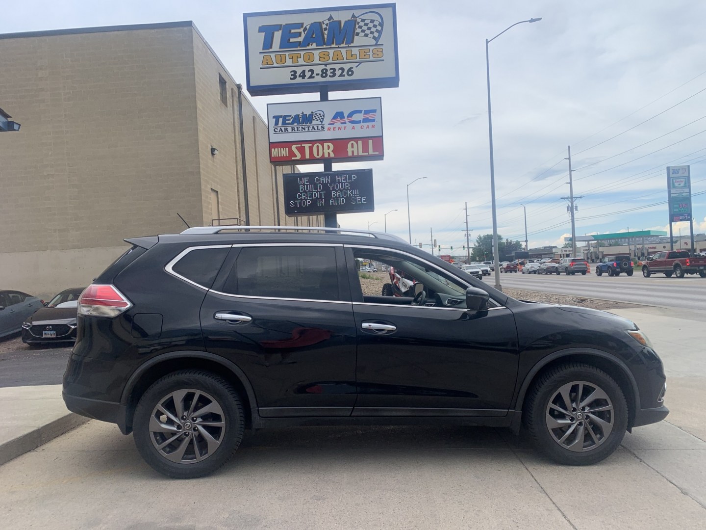 2016 Nissan Rogue S AWD (5N1AT2MV3GC) with an 2.5L L4 DOHC 16V engine, CVT transmission, located at 2015 Cambell Street, Rapid City, SD, 57701, (605) 342-8326, 44.066433, -103.191772- Photo#6