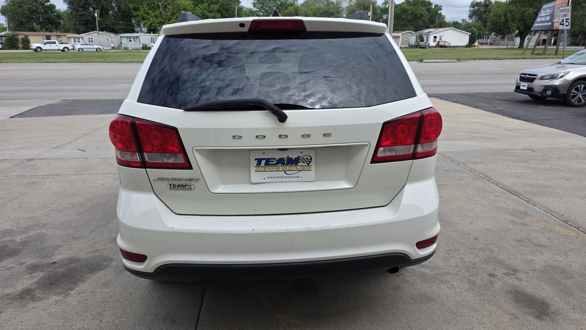 2019 Dodge Journey SE (3C4PDCBB9KT) with an 2.4L L6 DOHC 16V engine, 4A transmission, located at 2015 Cambell Street, Rapid City, SD, 57701, (605) 342-8326, 44.066433, -103.191772- Photo#3