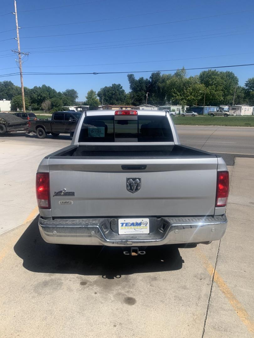 2016 RAM 1500 SLT Crew Cab SWB 2WD (1C6RR6LG0GS) with an 3.6L V6 DOHC 24V FFV engine, 6A transmission, located at 2015 Cambell Street, Rapid City, SD, 57701, (605) 342-8326, 44.066433, -103.191772 - JUST ARRIVED 2WD- Photo#2