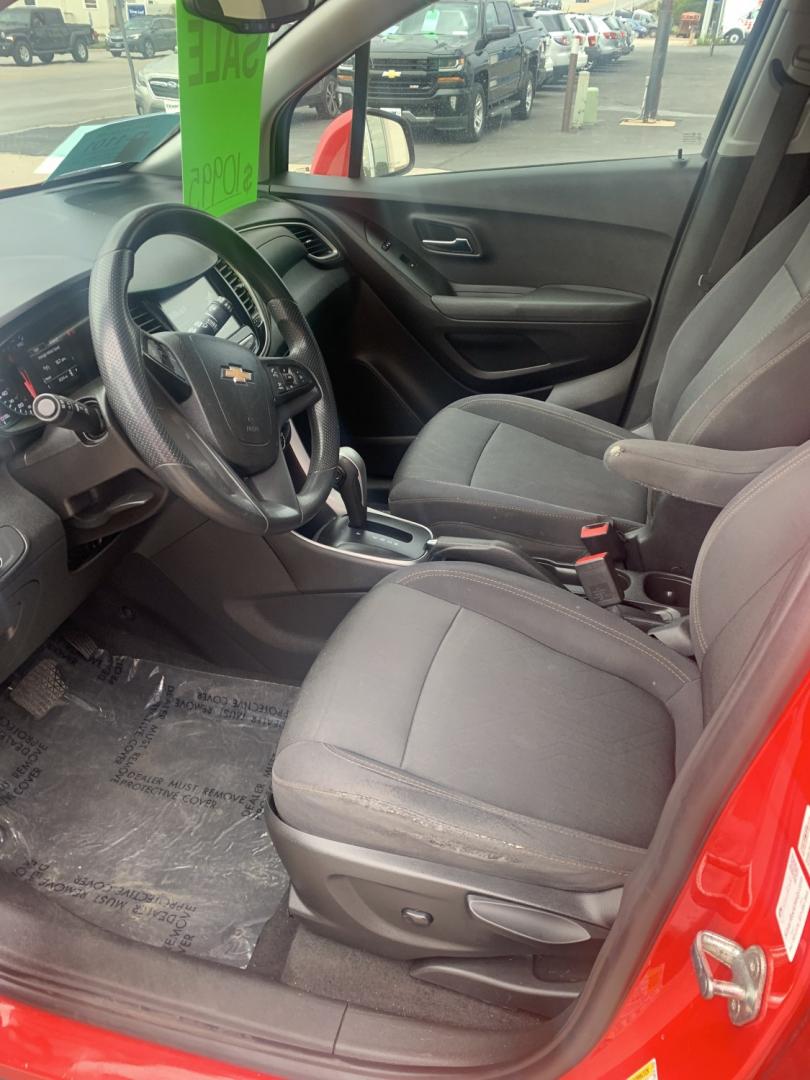 2017 Chevrolet Trax LT FWD (3GNCJLSB8HL) with an 1.4L L4 DOHC 16V engine, 6A transmission, located at 2015 Cambell Street, Rapid City, SD, 57701, (605) 342-8326, 44.066433, -103.191772 - JUST ARRIVED- Photo#4