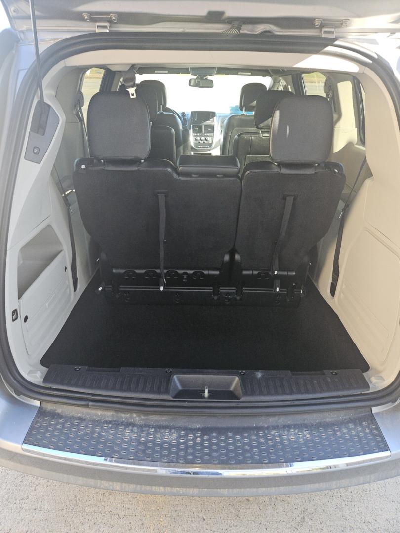 2019 Dodge Grand Caravan SXT (2C4RDGCG4KR) with an 3.6L V6 DOHC 24V engine, 6A transmission, located at 2015 Cambell Street, Rapid City, SD, 57701, (605) 342-8326, 44.066433, -103.191772- Photo#16
