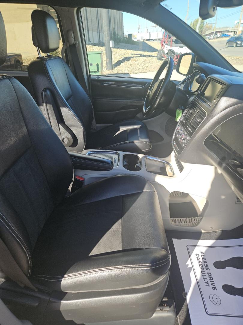 2019 Dodge Grand Caravan SXT (2C4RDGCG4KR) with an 3.6L V6 DOHC 24V engine, 6A transmission, located at 2015 Cambell Street, Rapid City, SD, 57701, (605) 342-8326, 44.066433, -103.191772- Photo#18